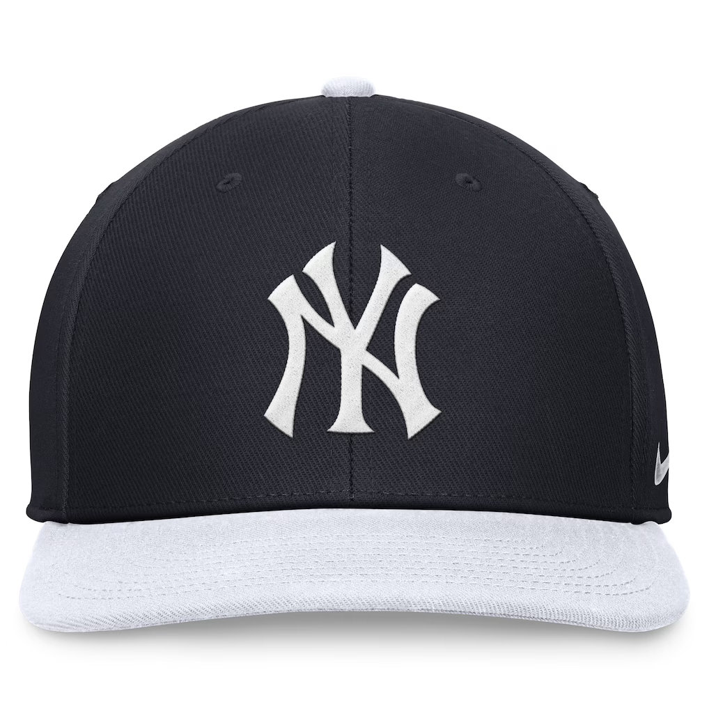 white-new-york-yankees-two-tone-snapback-hat_ss5_p-200248192+pv-2+u-ngg2n1nf6snb0i9zx9ra+v-gya9ypd0mvvst6kmm4fm.webp