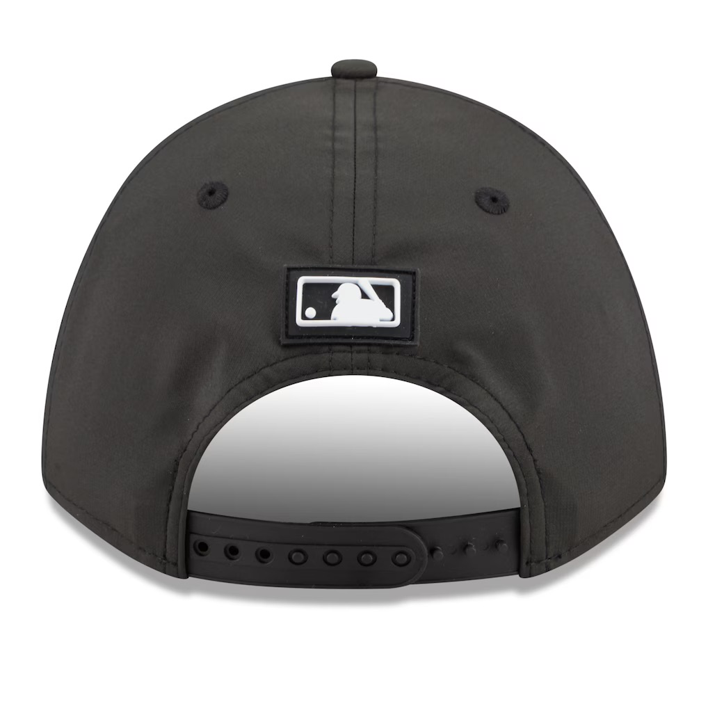 mens-new-era-black-chicago-white-sox-2026-clubhouse-9forty-a-frame-adjustable-hat_ss5_p-203181548+pv-4+u-htkwc8bcovslrpwpfint+v-kfveyfiimlzydttfgv8m.webp
